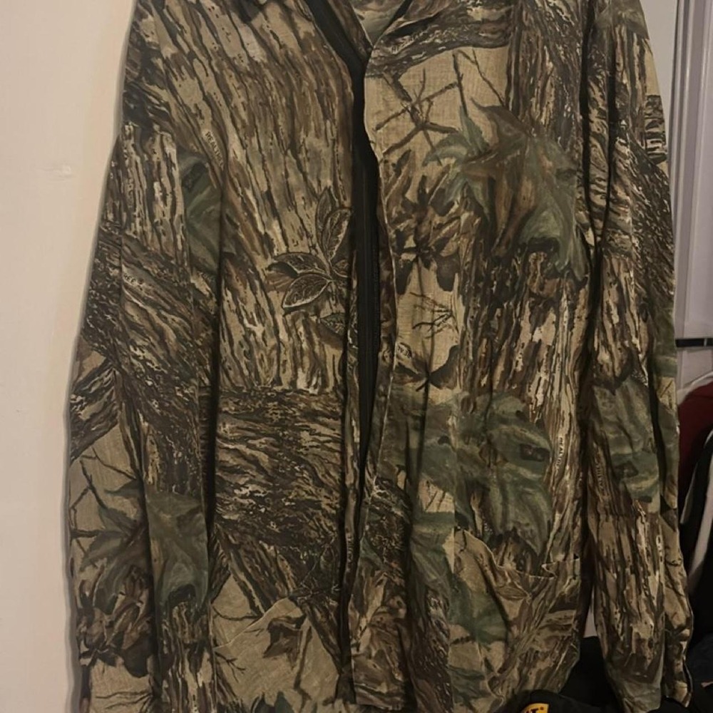 Realtree camo jacket with tree bark and leaf patterns size 2xl